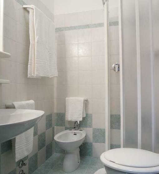 Standardzimmer seitl. Meerblick mit Balkon, Continental