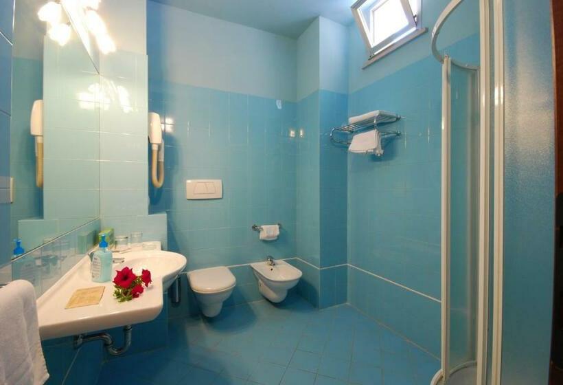 חדר סטנדרט לשלושה, Costa Verde