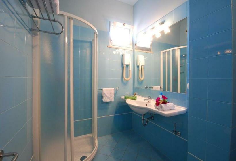 חדר לארבעה סטנדרטי עם מרפסת, Costa Verde