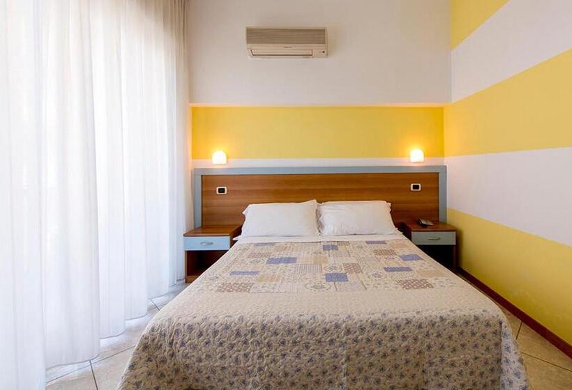 이코노미 룸, Le Soleil