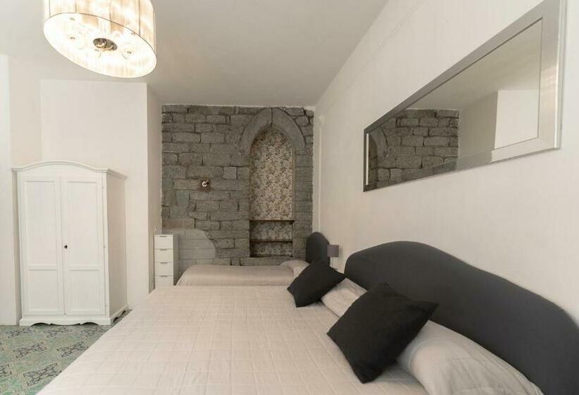 חדר סטנדרט לארבעה, Miramare