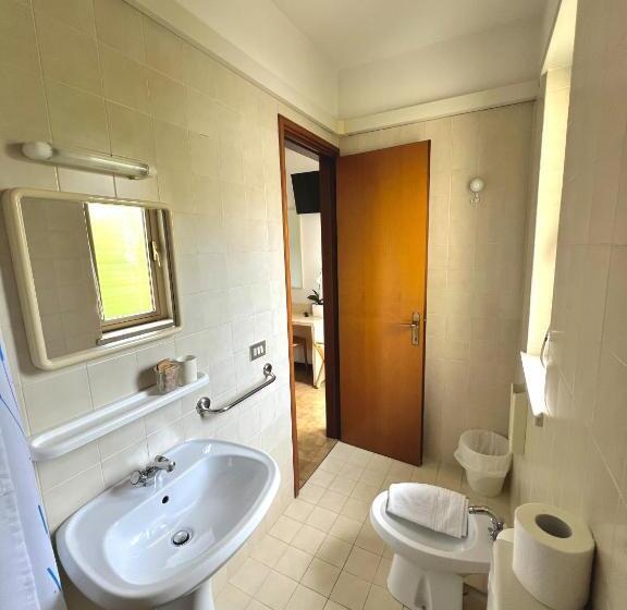 غرفة إقتصادية, Pensione Ornella