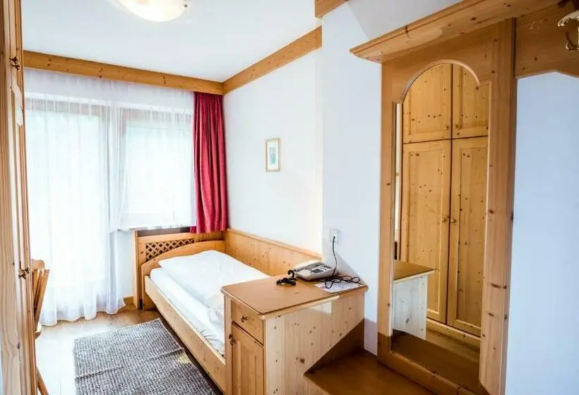 Standard Yhden Hengen Huone Parveke, Vernel