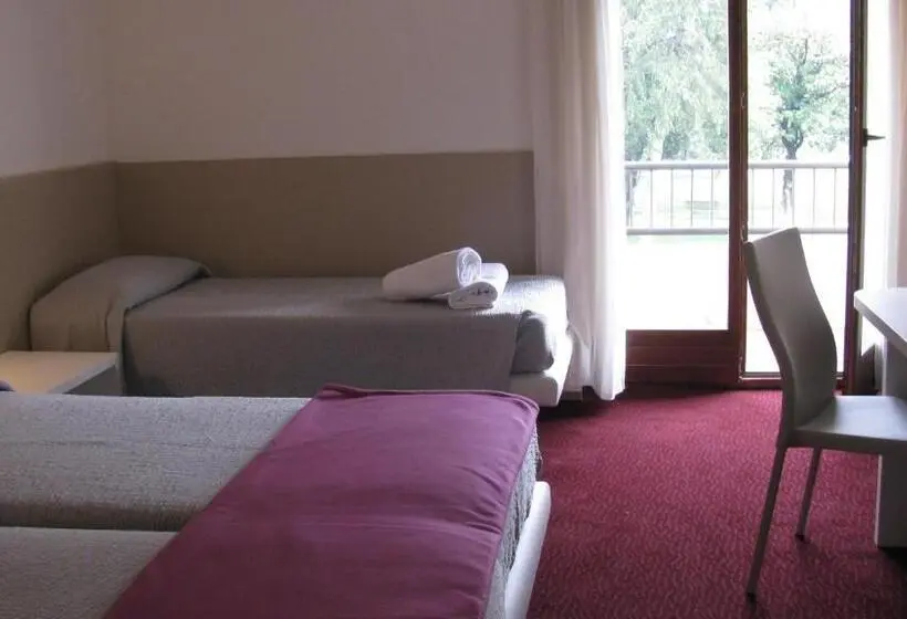اتاق استاندارد سه تخته با بالکن, Villa Claudia