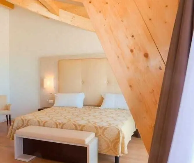Deluxe-huone Sivuttainen Merinäkymä, Park Hotel Pineta