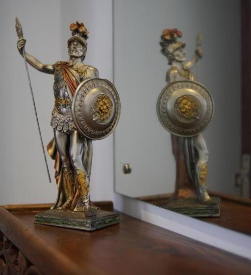 Chambre Supérieure Lit King Size, Fortview International