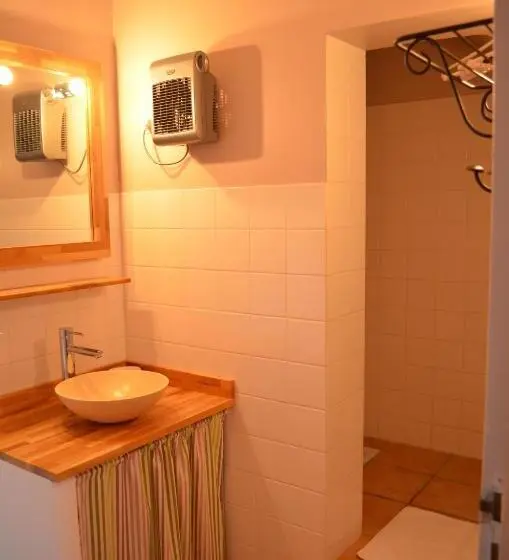 庭の見えるスタンダードトリプルルーム, La Ramade 5 Chambres & Table D Hôtes En Drôme Provençale