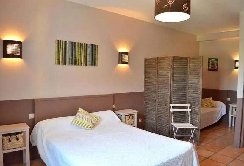 庭の見えるスタンダードトリプルルーム, La Ramade 5 Chambres & Table D Hôtes En Drôme Provençale