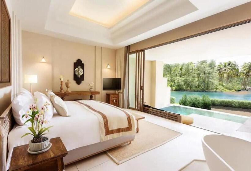 اتاق لوکس, Wakli Sheriff