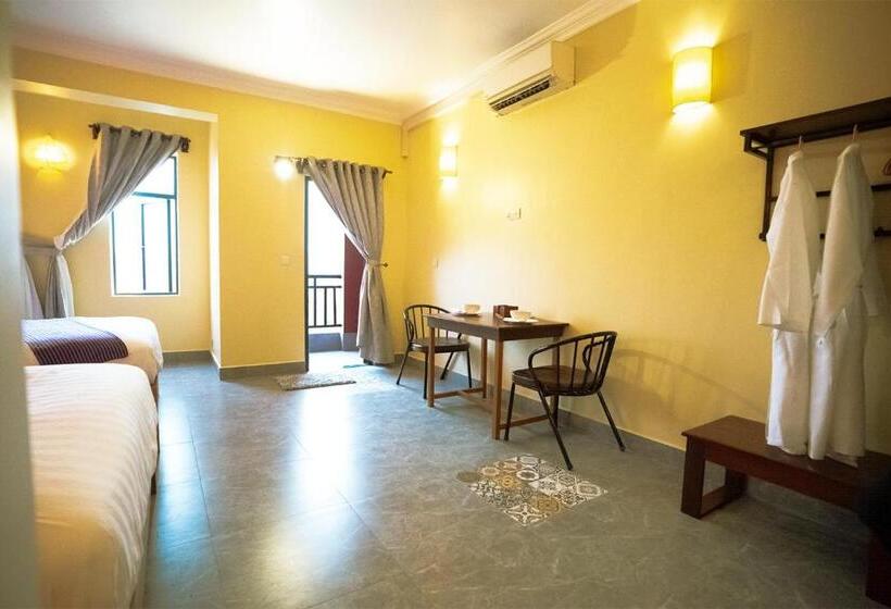 חדר דלוקס עם מרפסת, Daun Penh Palace Boutique