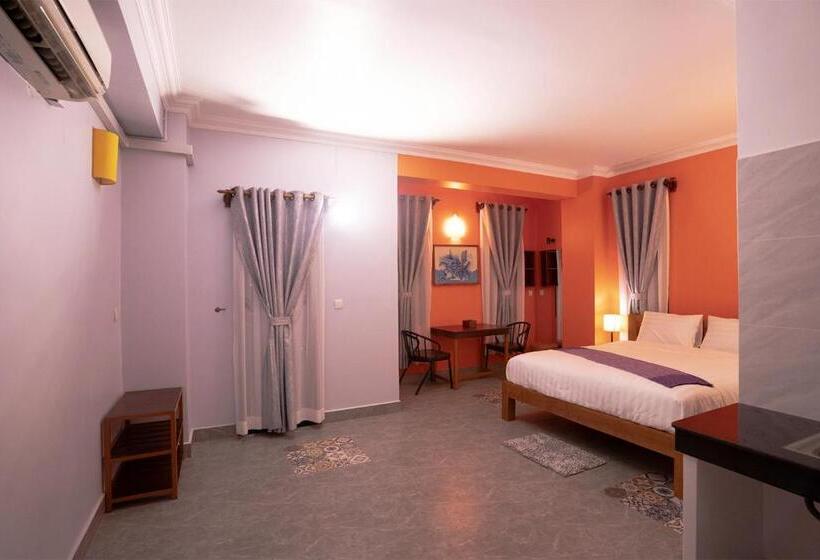 סוויטה עם מרפסת, Daun Penh Palace Boutique