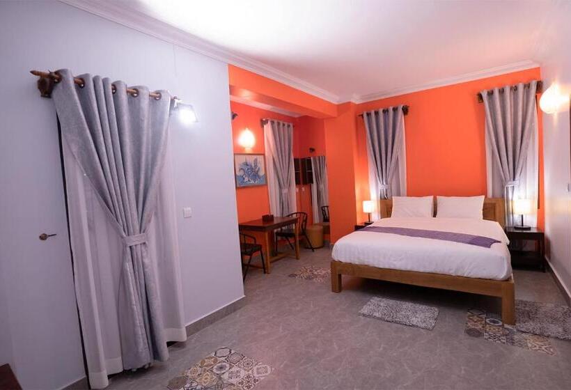 발코니가 있는 스위트, Daun Penh Palace Boutique