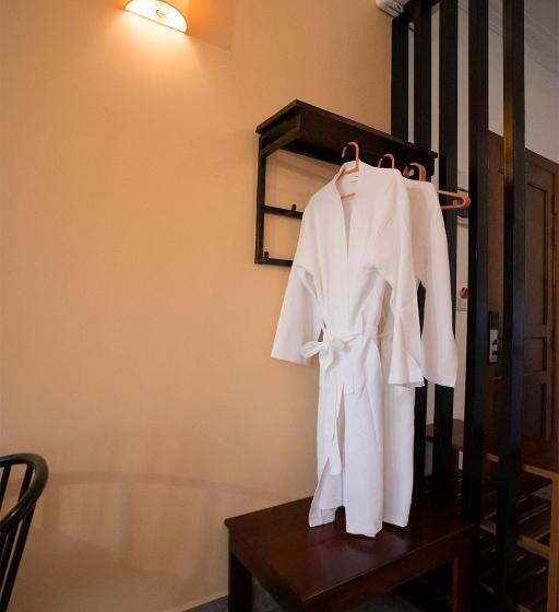 발코니가 있는 스위트, Daun Penh Palace Boutique