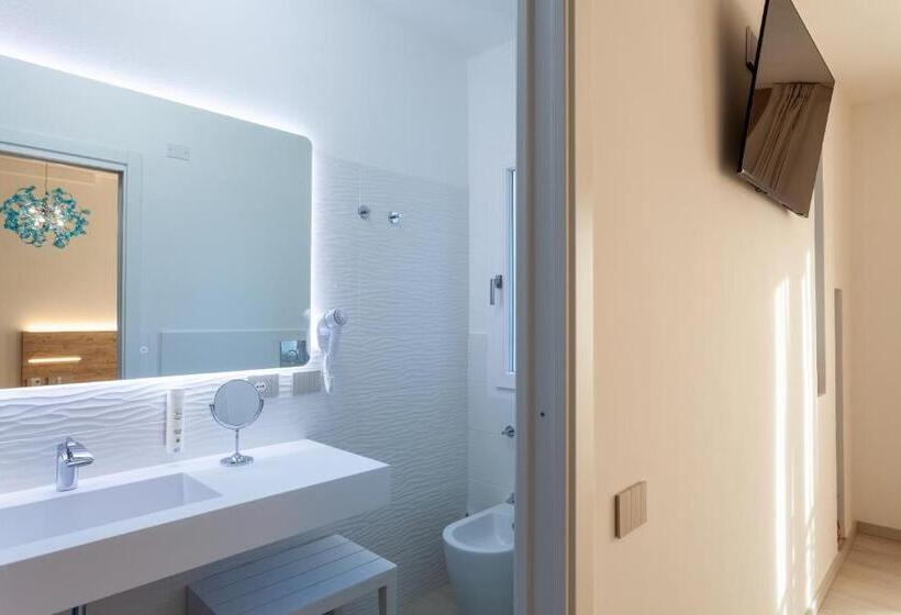 スーペリアトリプルルーム, Glorian