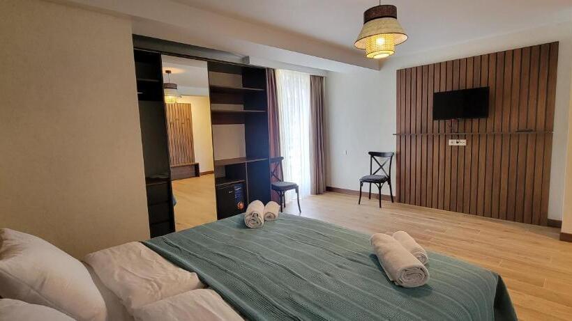 اتاق لوکس با بالکن, Ushba In Mestia