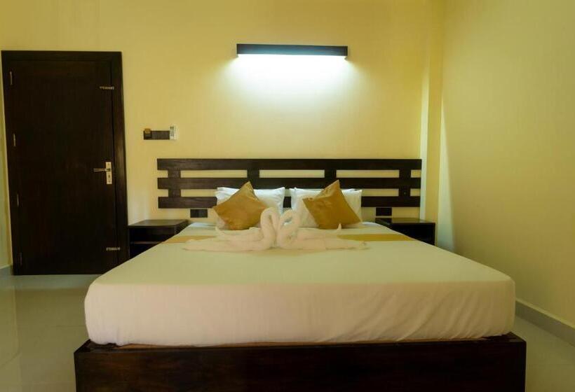 バルコニー付きデラックスルーム, Three Lines