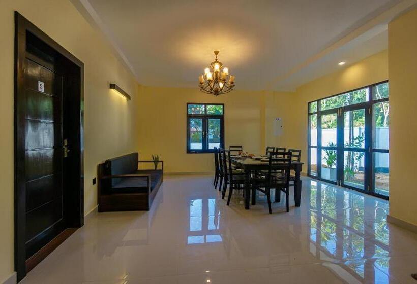 ファミリールーム, Three Lines