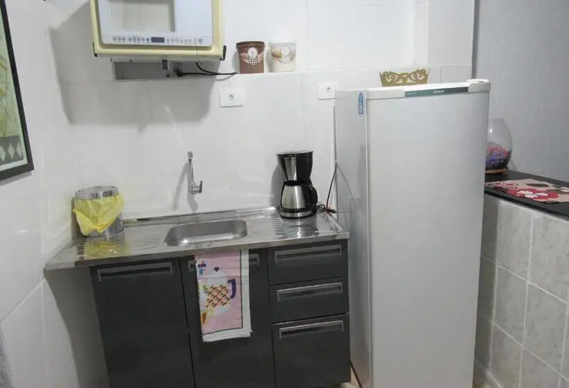 اتاق ساده سه‌ نفره, Hostel Brasil Gru