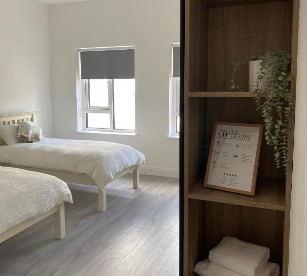 חדר סטנדרט, Carrick Gate