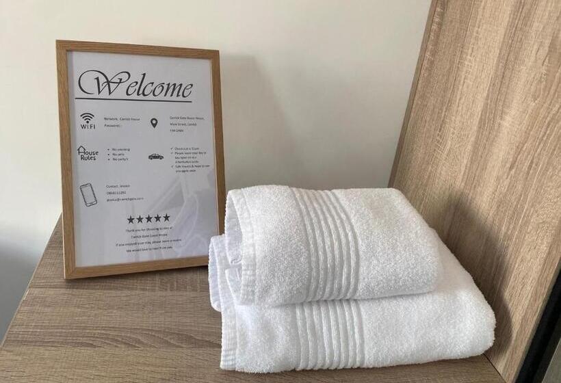 חדר סטנדרט, Carrick Gate