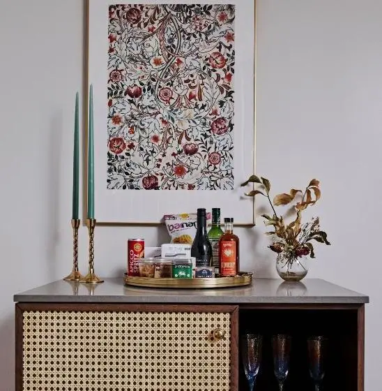 スタンダードルーム, Granada, A Design