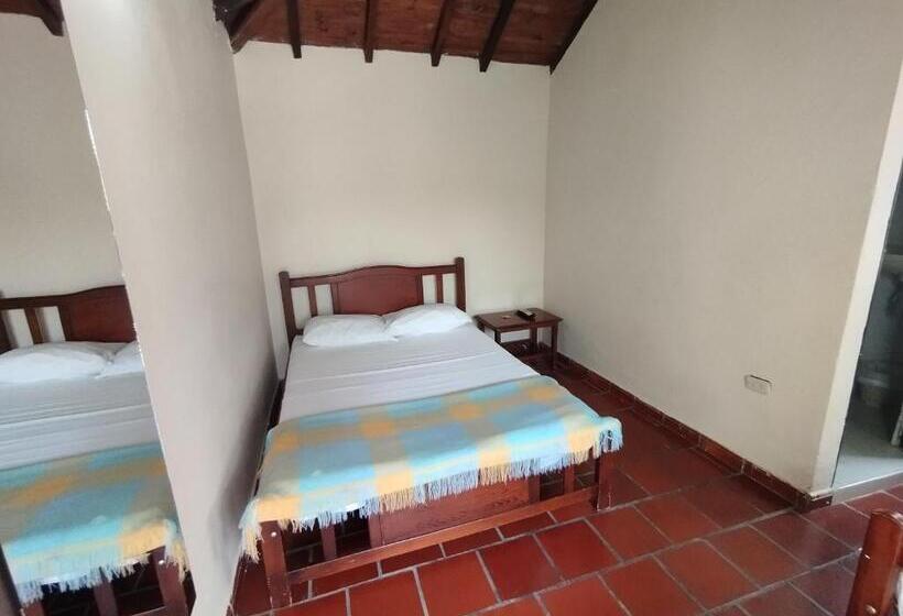 جناح جونيور عائلى, Hospedaje Donde Gustavo Osorio