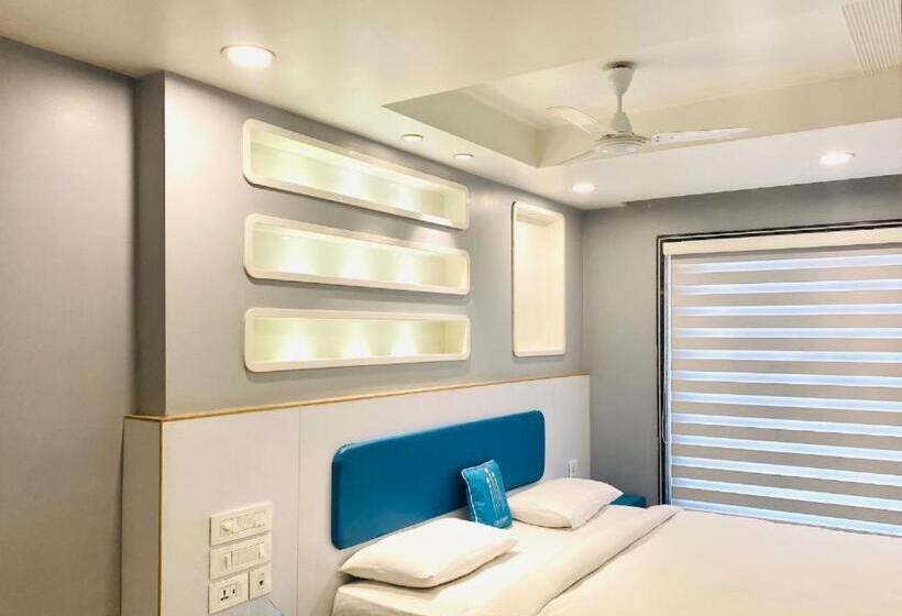 발코니 디럭스 룸, International Embassy Suites