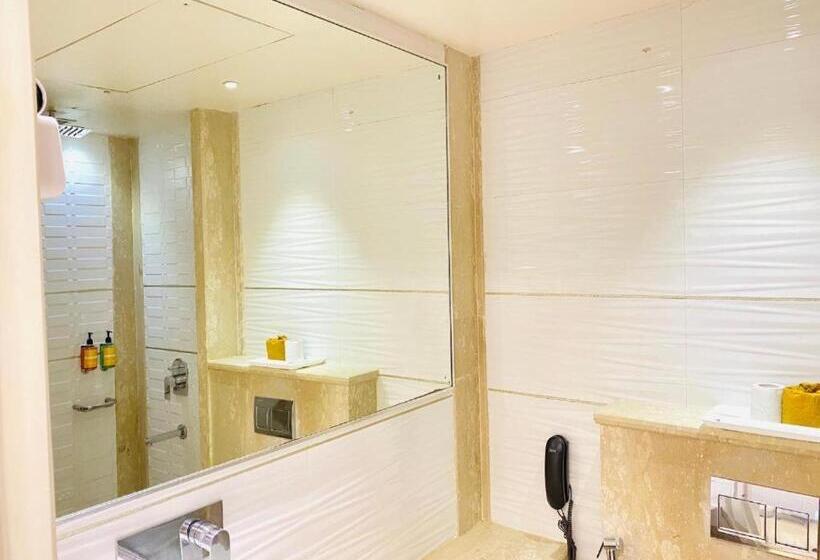 패밀리 스위트, International Embassy Suites