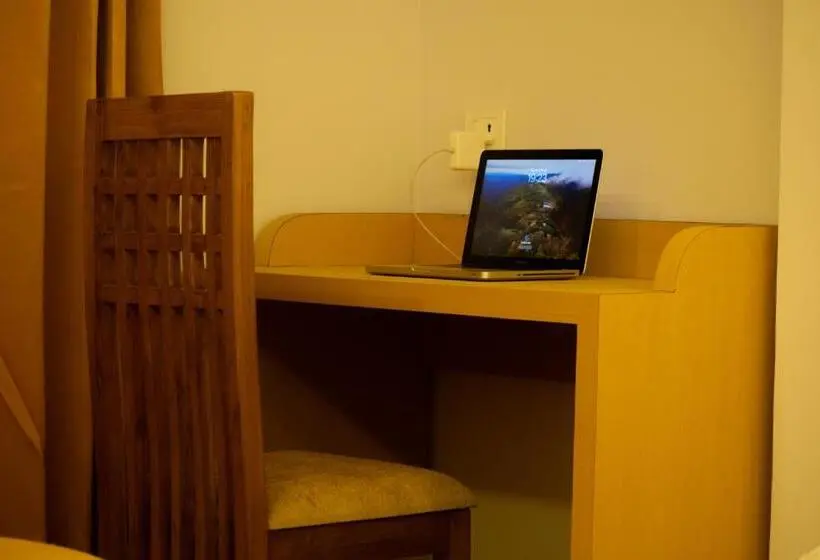 اتاق لوکس با تخت بزرگ, The Grand Ark