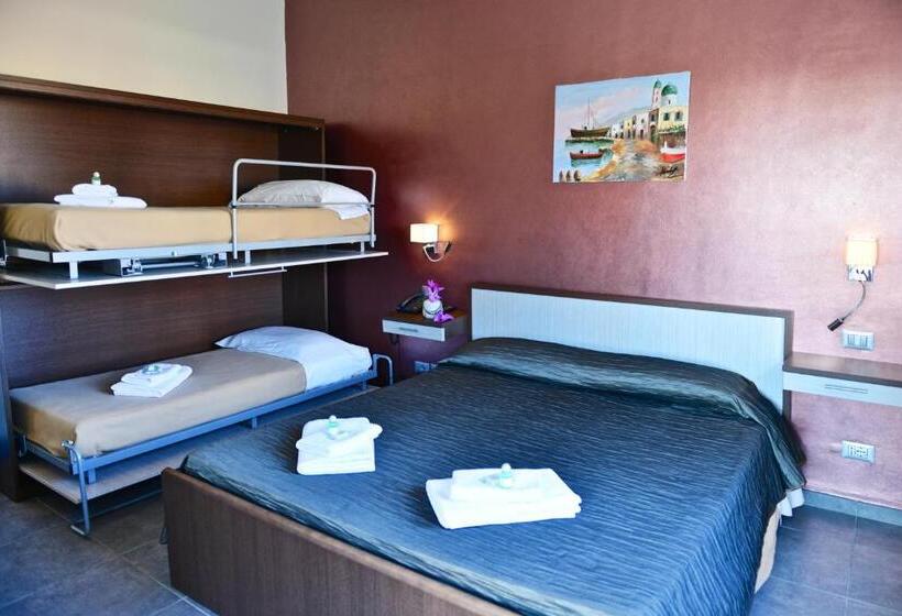 Четырехместный Номер Стандарт Вид на Море, Villa Le Logge