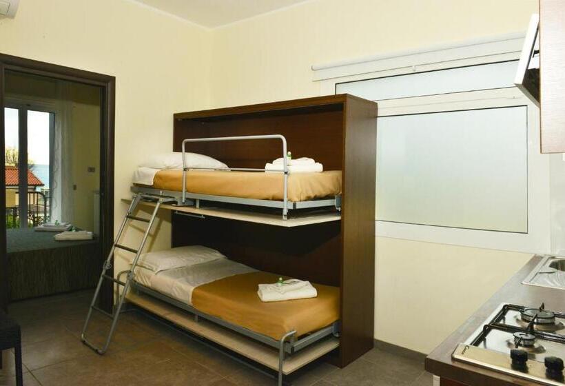 Четырехместный Номер Стандарт Вид на Море, Villa Le Logge