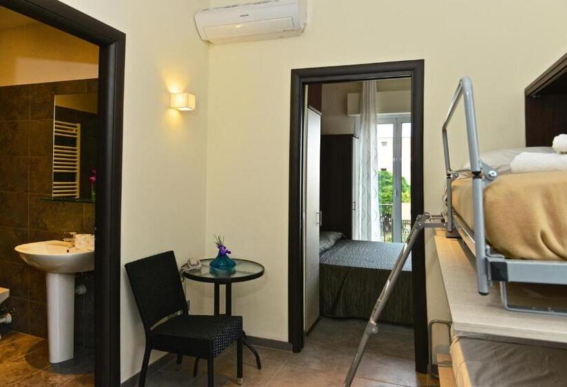 Четырехместный Номер Стандарт Вид на Море, Villa Le Logge