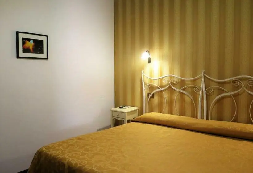 Classic Kolmen Hengen Huone, Al Soffiador