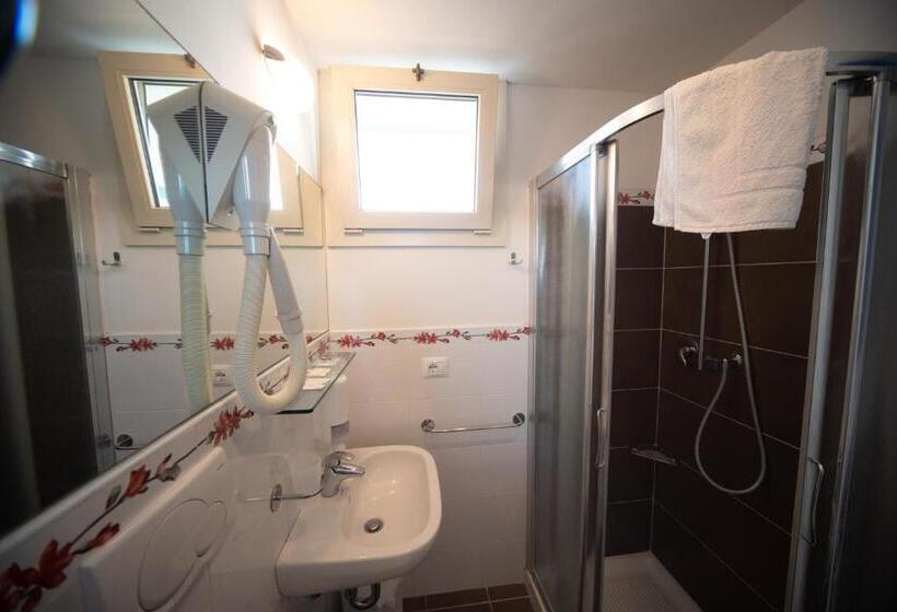 스탠다드 트리플 룸, Alabama