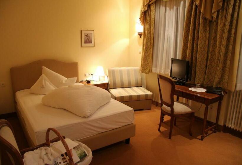 标准单人间, Bemelmans Post