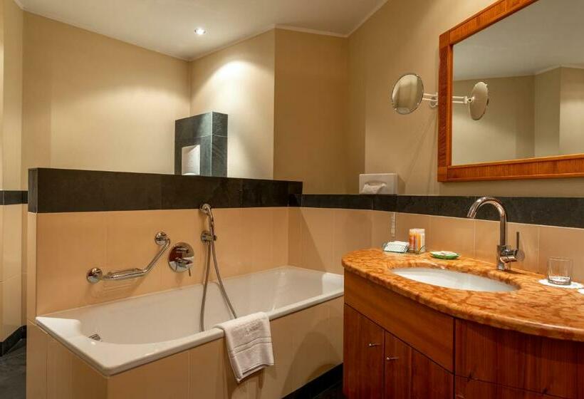 套房, Bemelmans Post