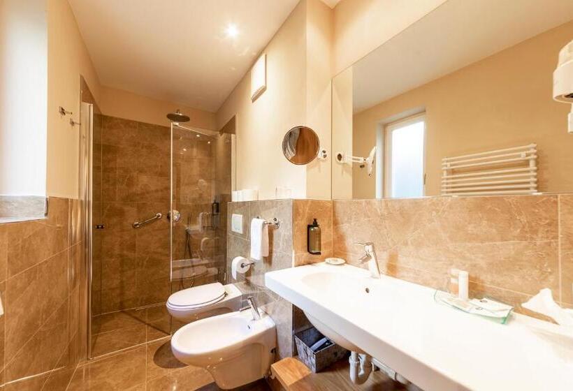 标准间, Bemelmans Post