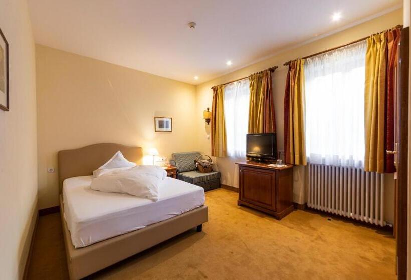 标准间, Bemelmans Post