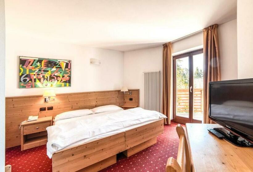 غرفة قياسية ثلاثية, Chalet Caminetto