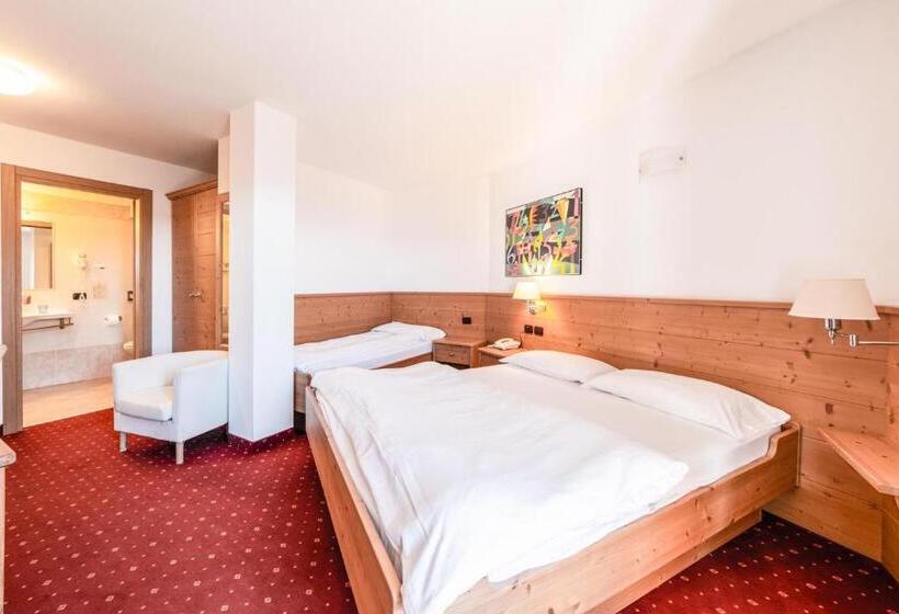 غرفة قياسية ثلاثية, Chalet Caminetto