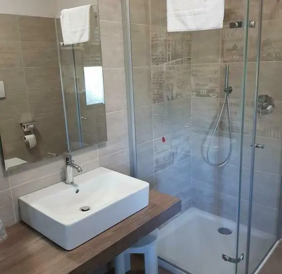 Standard-huone, Francesco