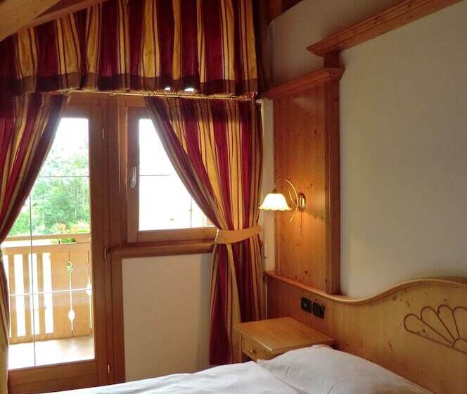 غرفة سوبيريور مطلة على الجبل, Garnì Costa Verde