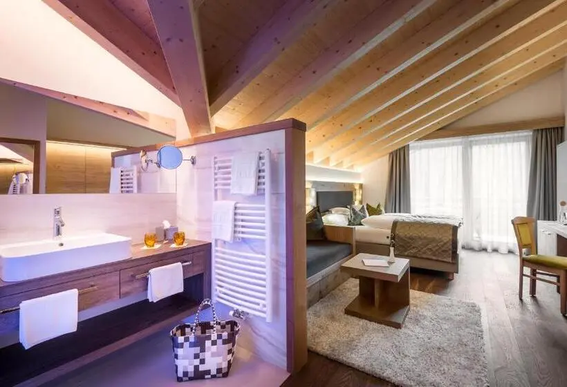 Comfort Kolmen Hengen Huone, La Fradora   Dolomites