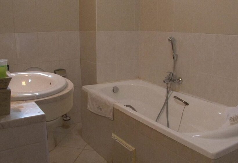 标准间, Lake City