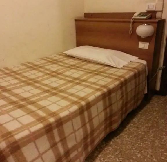 Standard Yhden Hengen Huone, Lombardia