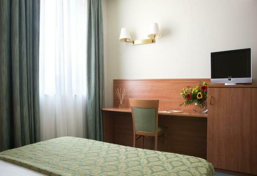 اتاق استاندارد یک نفره, Re