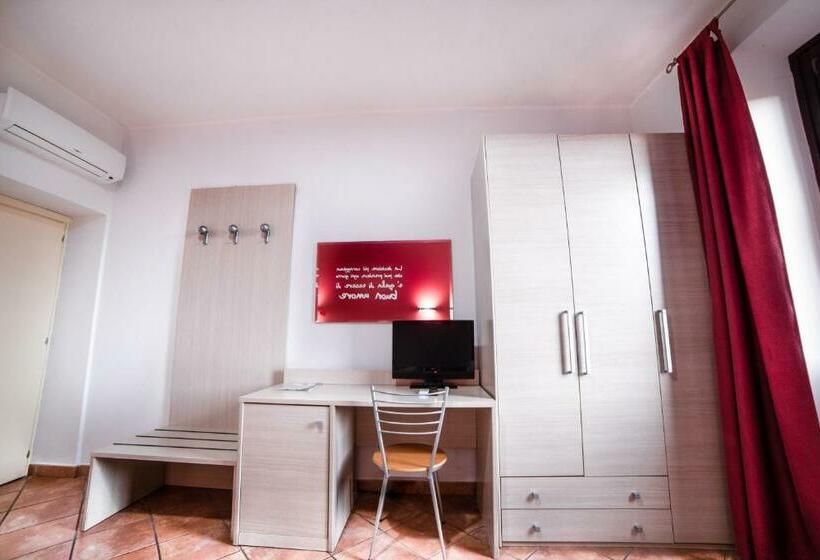 غرفة قياسية ثلاثية, Ristorante Moderno