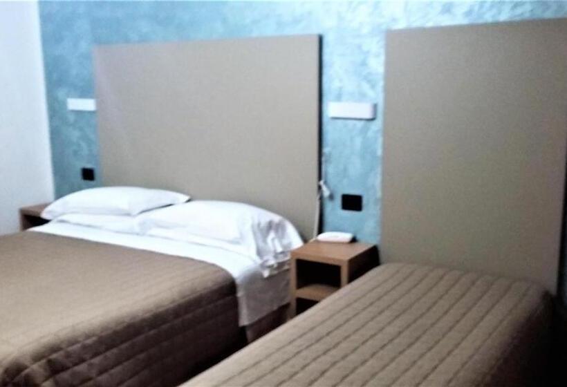 اتاق استاندارد سه نفره, Sole