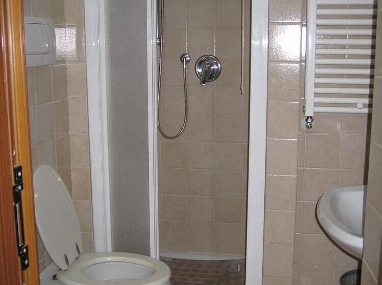 اتاق استاندارد سه نفره, Sole