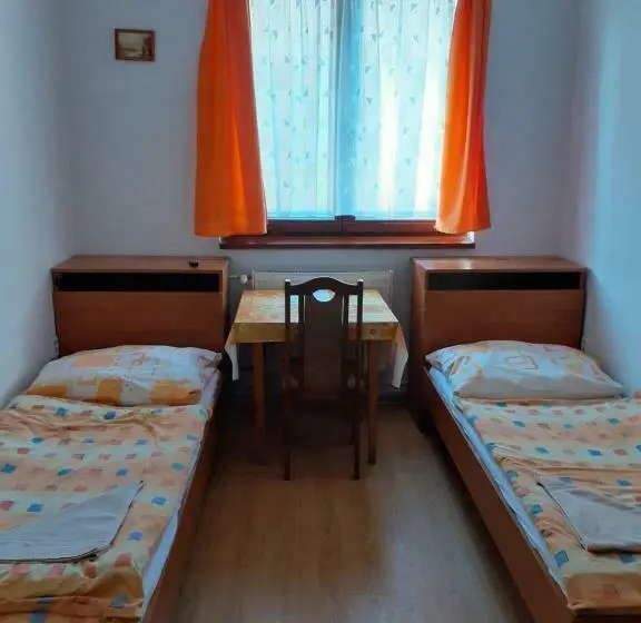 اتاق استاندارد با سرویس بهداشتی مشترک, Ubytovňa A Penzión Tavros